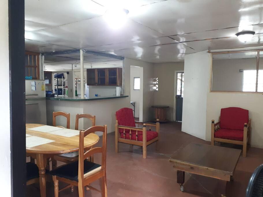 Gia'S Garage & Home For Bocas Travelers Almirante Esterno foto